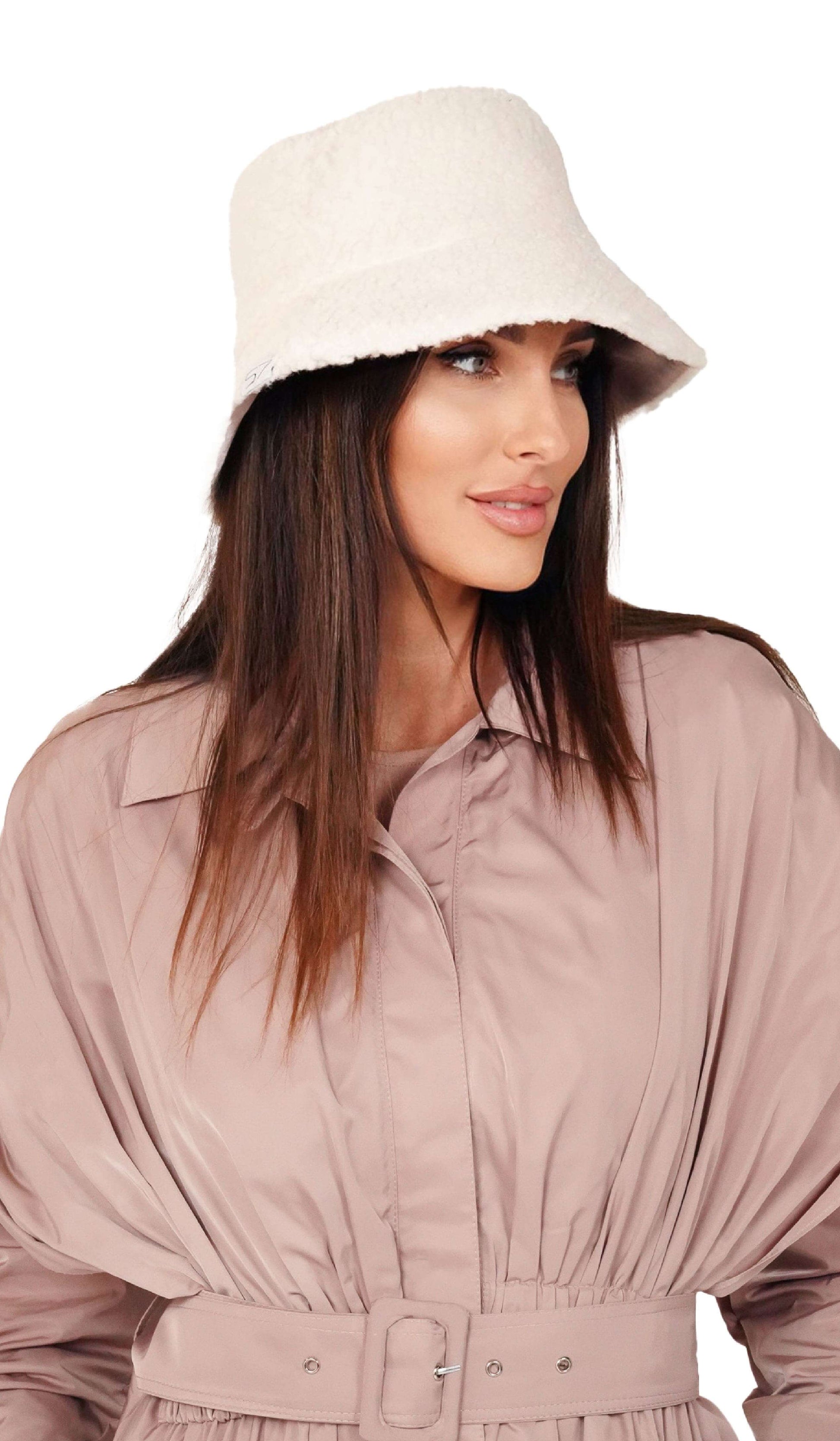 reversible bucket hats - Fur and Pink Styles