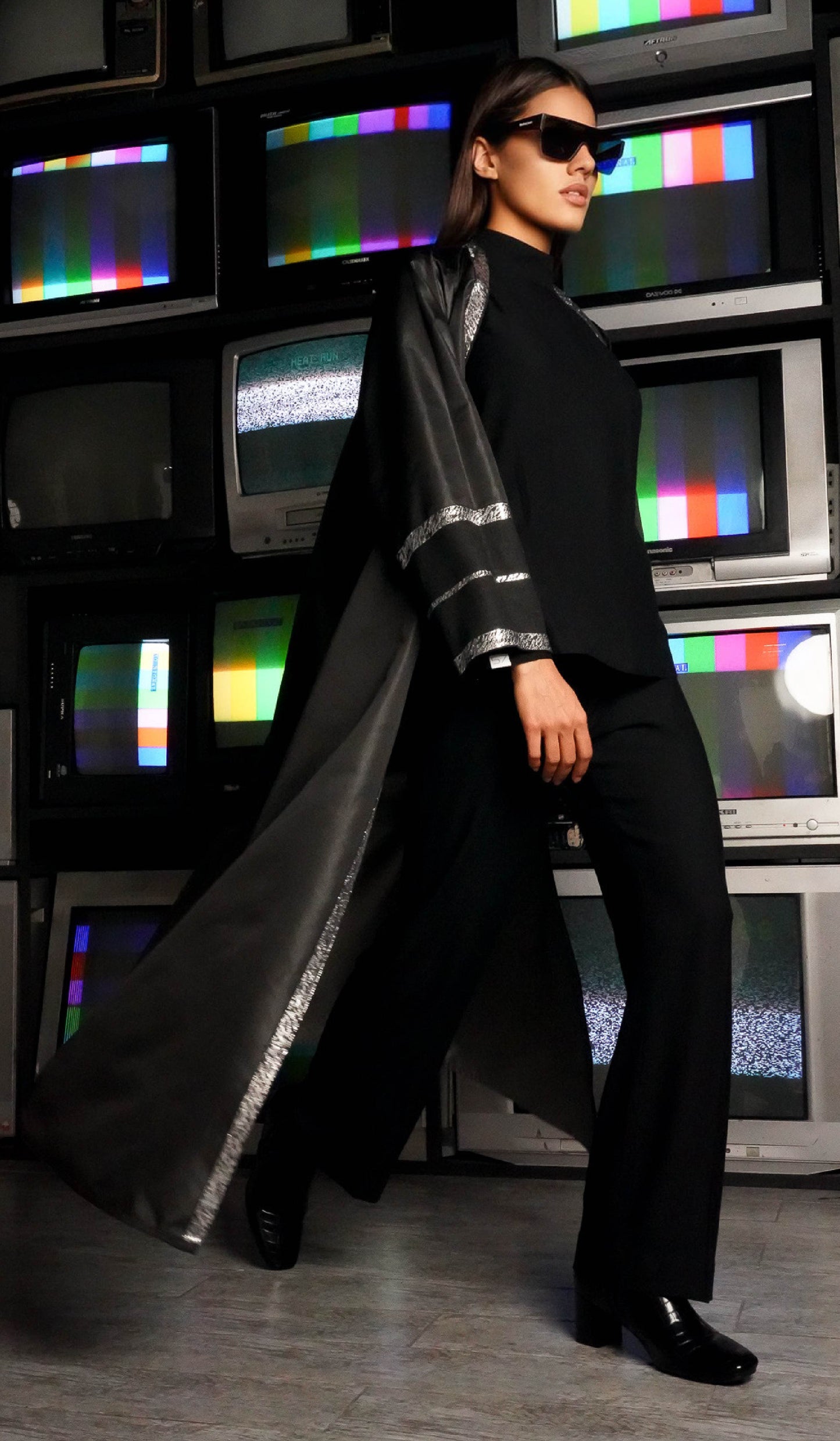 Reversible Crisp Silk Abaya - Gray Side